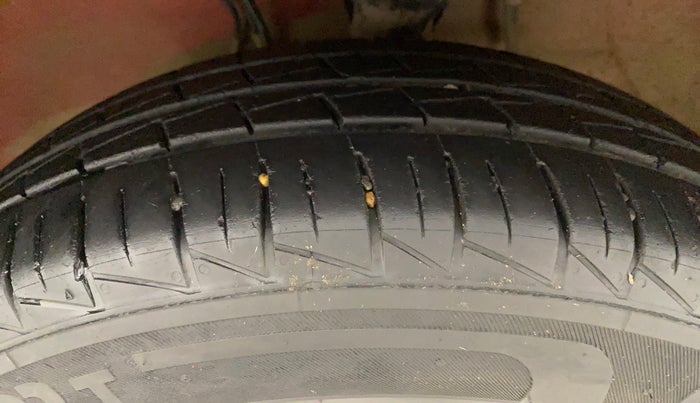 2020 Maruti Alto VXI, Petrol, Manual, 10,473 km, Left Front Tyre Tread