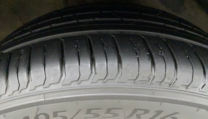 2021 Hyundai NEW I20 SPORTZ 1.2 MT, Petrol, Manual, 74,166 km, Right Front Tyre Tread