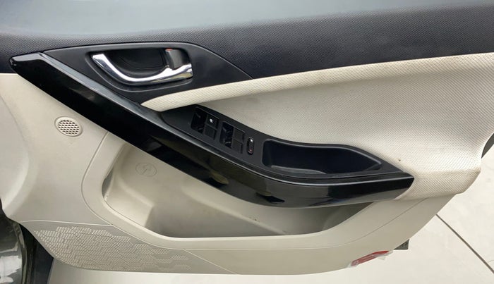 2020 Tata NEXON XZA PLUS PETROL, Petrol, Automatic, 43,057 km, Driver Side Door Panels Control
