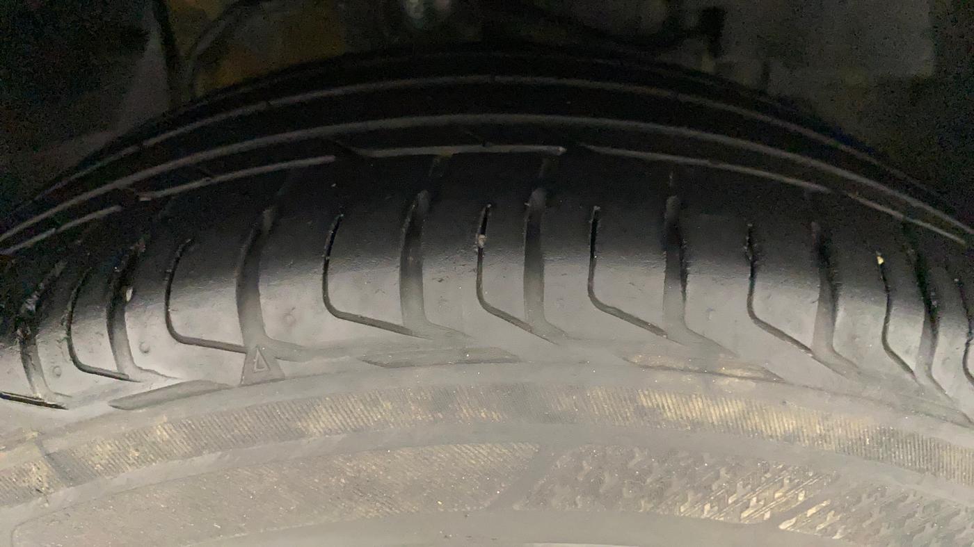 2020 Tata NEXON XZA PLUS PETROL, Petrol, Automatic, 43,057 km, Right Front Tyre Tread