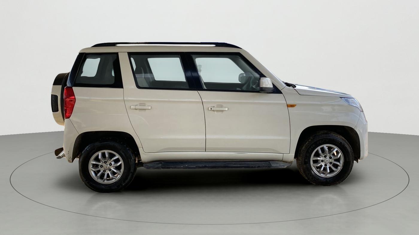 2017 Mahindra TUV300 T8, Diesel, Manual, 77,818 km, Right Side View