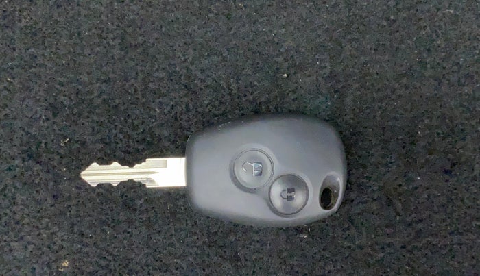 2015 Renault Duster 85 PS RXL PLUS DIESEL, Diesel, Manual, 93,514 km, Lock system - Remote key minor damage