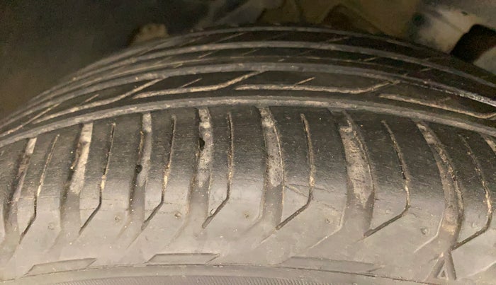 2015 Renault Duster 85 PS RXL PLUS DIESEL, Diesel, Manual, 93,514 km, Right Front Tyre Tread