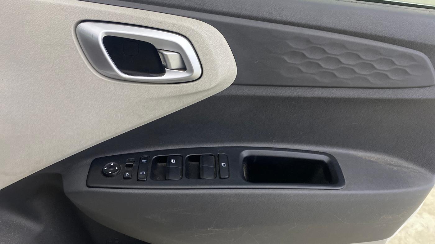 2023 Hyundai AURA SX 1.2, Petrol, Manual, 61,483 km, Driver Side Door Panels Control