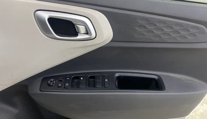 2023 Hyundai AURA SX 1.2, Petrol, Manual, 61,483 km, Driver Side Door Panels Control