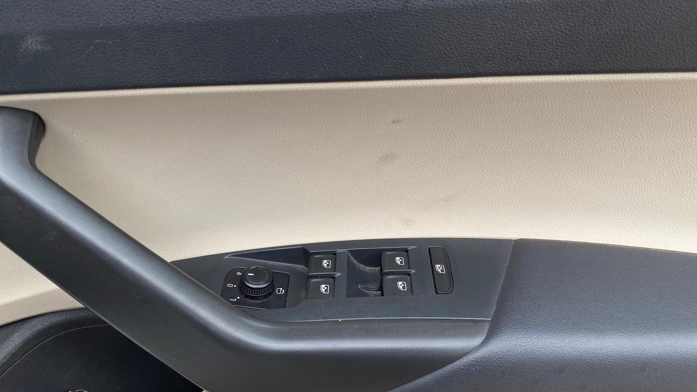 2022 Skoda SLAVIA STYLE 1.0L TSI MT, Petrol, Manual, 24,312 km, Driver Side Door Panels Control