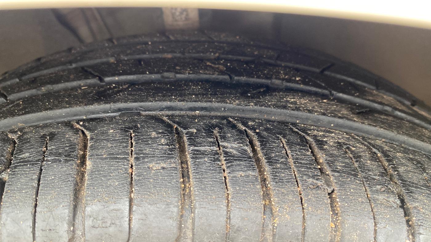 2022 Skoda SLAVIA STYLE 1.0L TSI MT, Petrol, Manual, 24,312 km, Right Front Tyre Tread