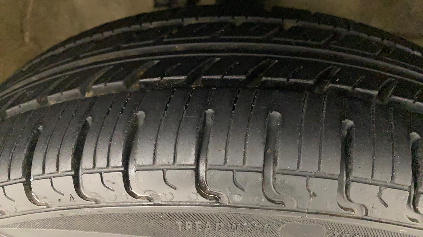 2013 Maruti Wagon R Stingray VXI, Petrol, Manual, 52,607 km, Right Front Tyre Tread