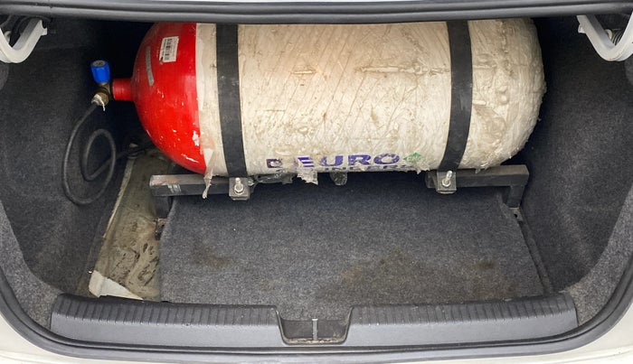 2019 Volkswagen Ameo TRENDLINE 1.0L, CNG, Manual, 82,549 km, Boot Inside