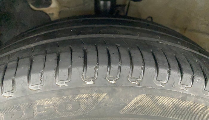 2018 Hyundai Verna 1.4 EX PETROL, Petrol, Manual, 56,128 km, Left Front Tyre Tread