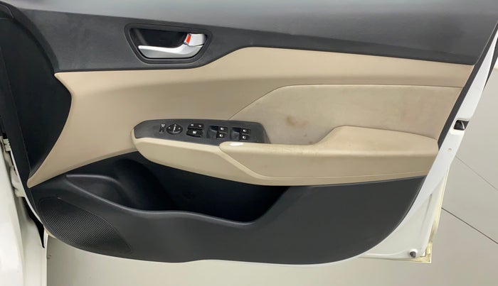 2018 Hyundai Verna 1.4 EX PETROL, Petrol, Manual, 56,128 km, Driver Side Door Panels Control