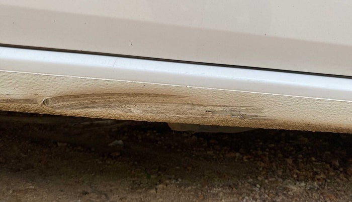 2013 Volkswagen Vento HIGHLINE PETROL, Petrol, Manual, 66,535 km, Right running board - Slightly dented