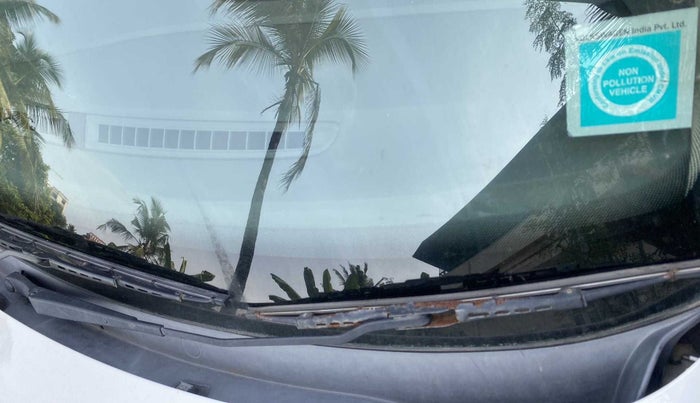 2013 Volkswagen Vento HIGHLINE PETROL, Petrol, Manual, 66,535 km, Front windshield - Wiper Blade Broken/Rusted
