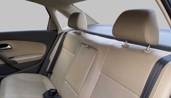 2016 Volkswagen Vento HIGHLINE PLUS 1.5 AT 16 ALLOY, Diesel, Automatic, 69,384 km, Right Side Rear Door Cabin