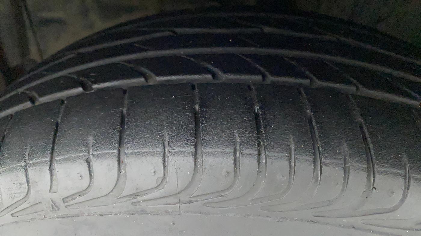 2012 Toyota Etios Liva VX, Petrol, Manual, 65,684 km, Left Front Tyre Tread