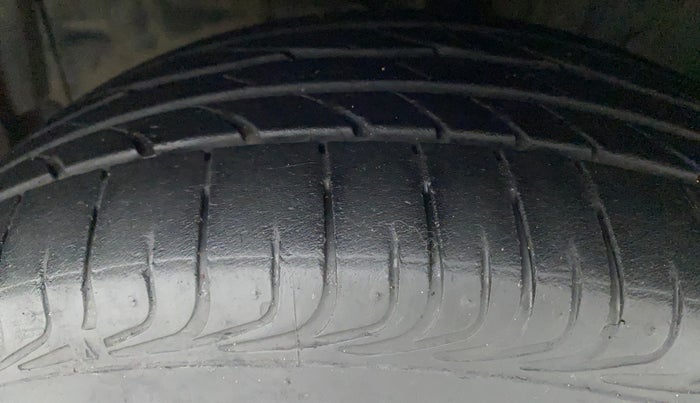 2012 Toyota Etios Liva VX, Petrol, Manual, 65,684 km, Left Front Tyre Tread