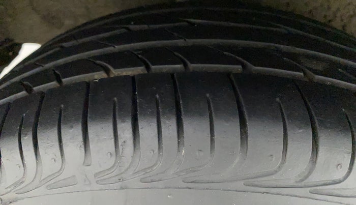 2012 Toyota Etios Liva VX, Petrol, Manual, 65,684 km, Right Rear Tyre Tread