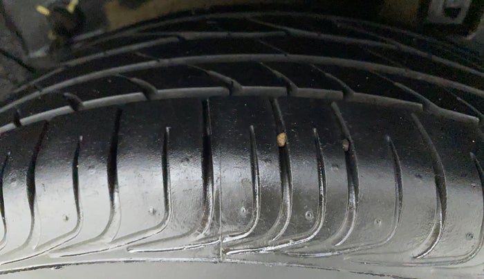 2012 Toyota Etios Liva VX, Petrol, Manual, 65,684 km, Left Rear Tyre Tread