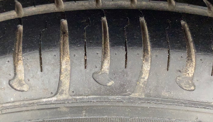 2015 Hyundai Grand i10 ASTA AT 1.2 KAPPA VTVT, Petrol, Automatic, 64,394 km, Right Rear Tyre Tread