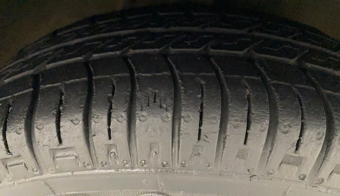 2016 Maruti Alto 800 LXI, Petrol, Manual, 52,766 km, Right Front Tyre Tread