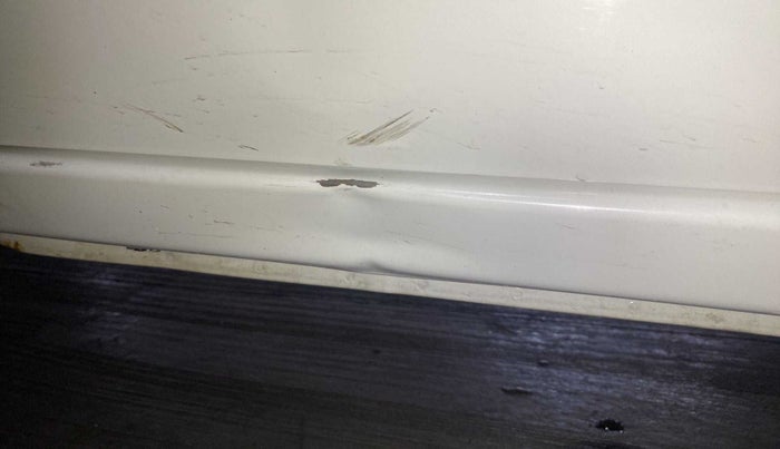 2019 Maruti Alto VXI, Petrol, Manual, 24,319 km, Right running board - Slightly dented
