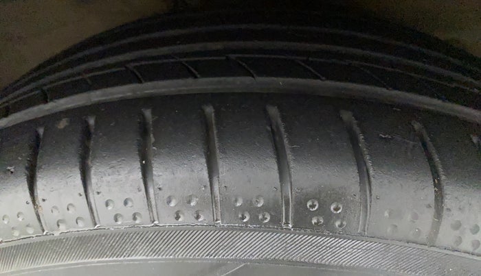 2015 Hyundai Verna FLUIDIC 1.4 VTVT, Petrol, Manual, 87,265 km, Right Front Tyre Tread