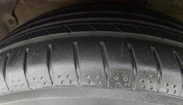 2015 Hyundai Verna FLUIDIC 1.4 VTVT, Petrol, Manual, 87,265 km, Left Front Tyre Tread
