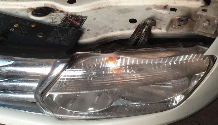 2014 Renault Duster 110 PS RXZ DIESEL, Diesel, Manual, 66,377 km, Left headlight - Clamp has minor damage