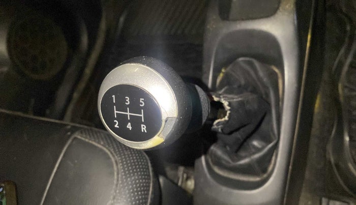 2014 Maruti Wagon R 1.0 VXI, Petrol, Manual, 49,093 km, Gear lever - Boot cover slightly torn