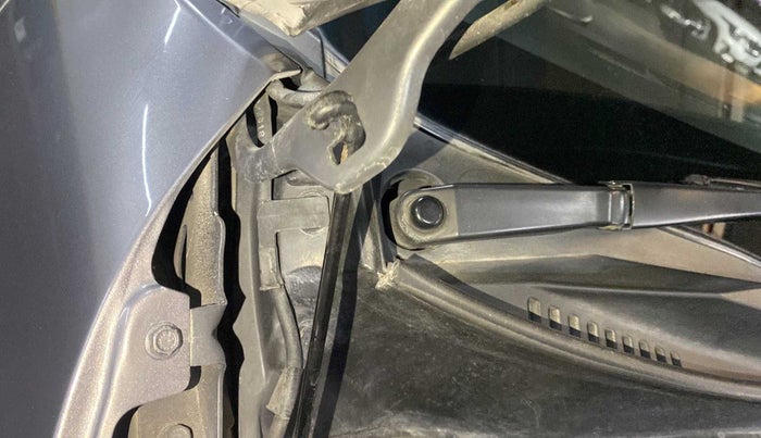 2018 Maruti IGNIS DELTA 1.2 AMT, Petrol, Automatic, 43,453 km, Bonnet (hood) - Cowl vent panel has minor damage