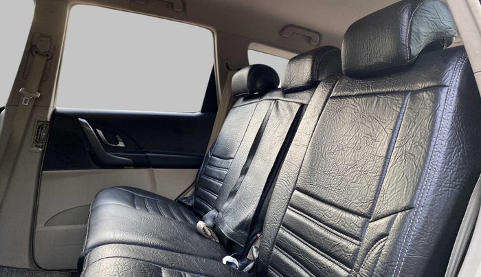 2017 Mahindra XUV500 W6, Diesel, Manual, 73,533 km, Right Side Rear Door Cabin