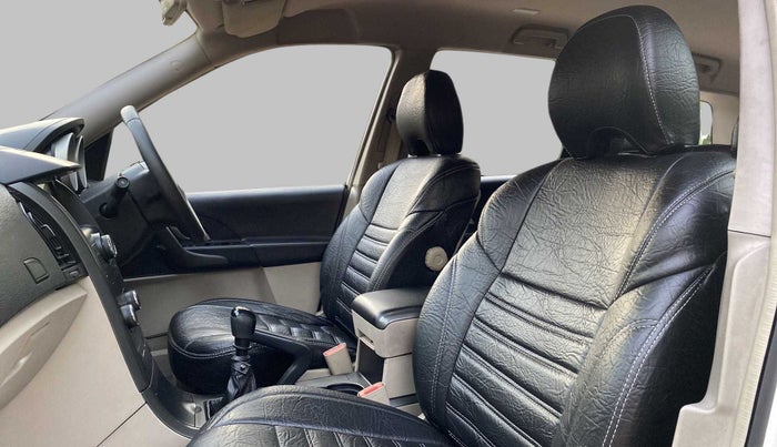 2017 Mahindra XUV500 W6, Diesel, Manual, 73,533 km, Right Side Front Door Cabin