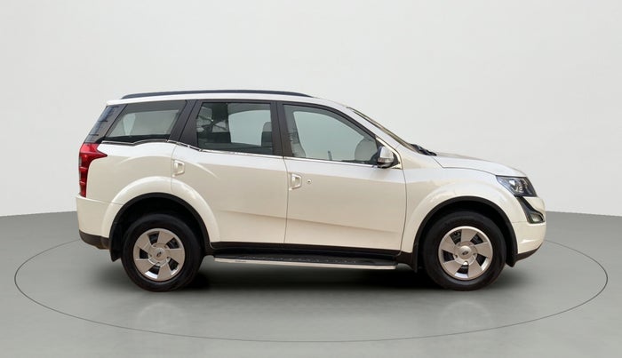 2017 Mahindra XUV500 W6, Diesel, Manual, 73,533 km, Right Side View