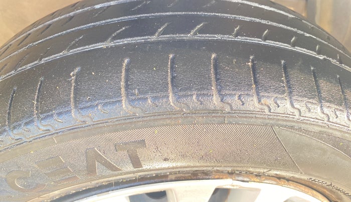 2014 Maruti Ciaz VXI+, Petrol, Manual, 1,07,012 km, Right Front Tyre Tread