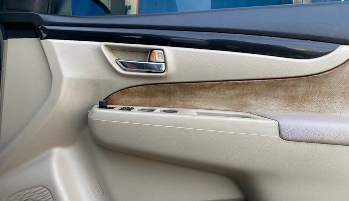 2014 Maruti Ciaz VXI+, Petrol, Manual, 1,07,012 km, Driver Side Door Panels Control