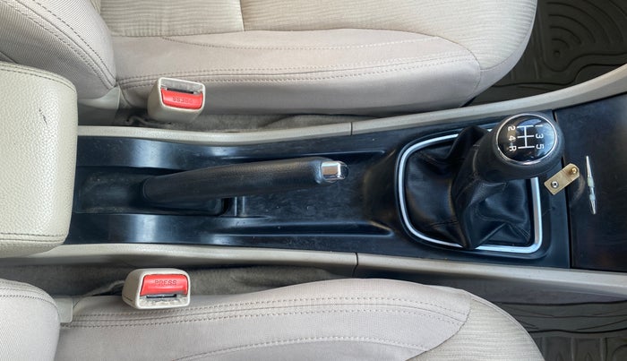 2014 Maruti Ciaz VXI+, Petrol, Manual, 1,07,012 km, Gear Lever