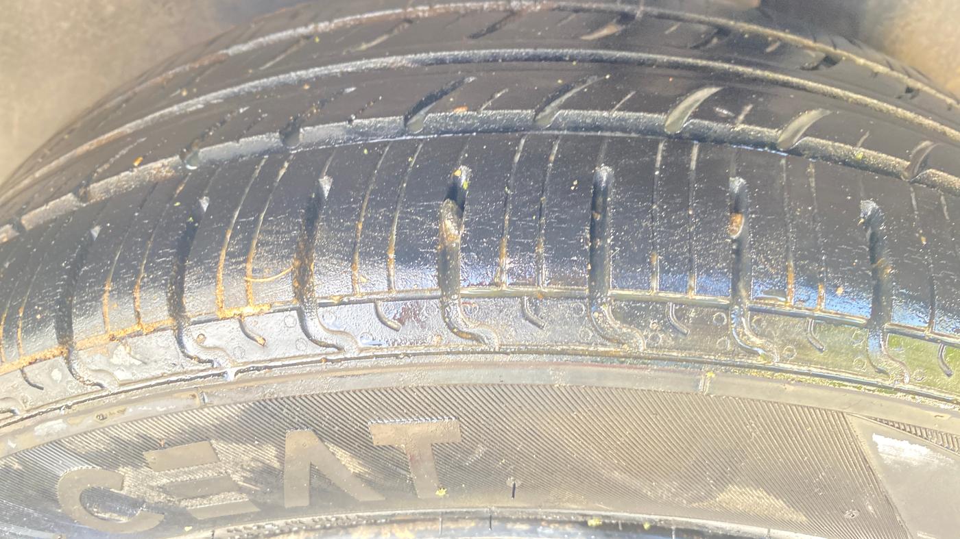2014 Maruti Ciaz VXI+, Petrol, Manual, 1,07,012 km, Left Rear Tyre Tread