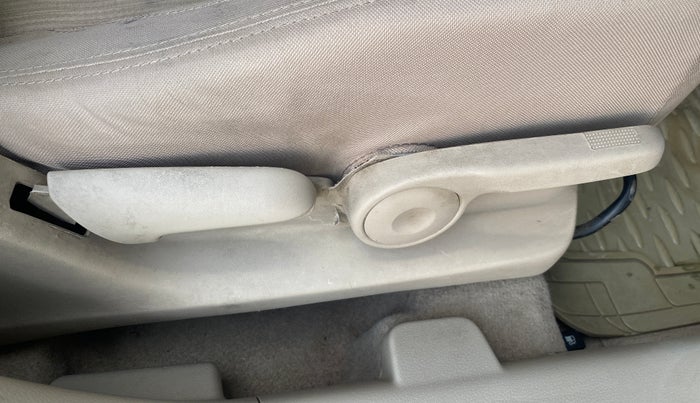 2014 Maruti Ciaz VXI+, Petrol, Manual, 1,07,012 km, Driver Side Adjustment Panel