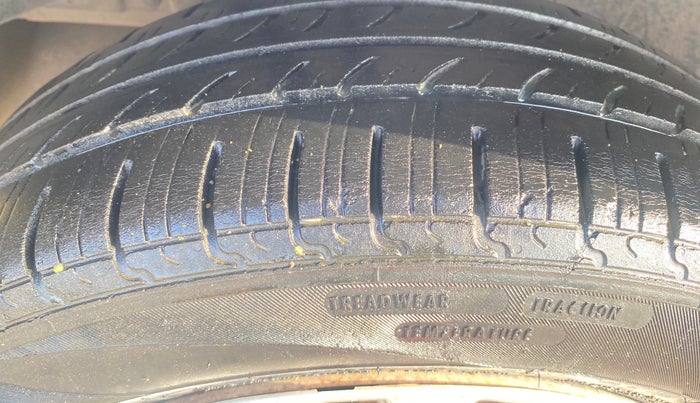 2014 Maruti Ciaz VXI+, Petrol, Manual, 1,07,012 km, Right Rear Tyre Tread