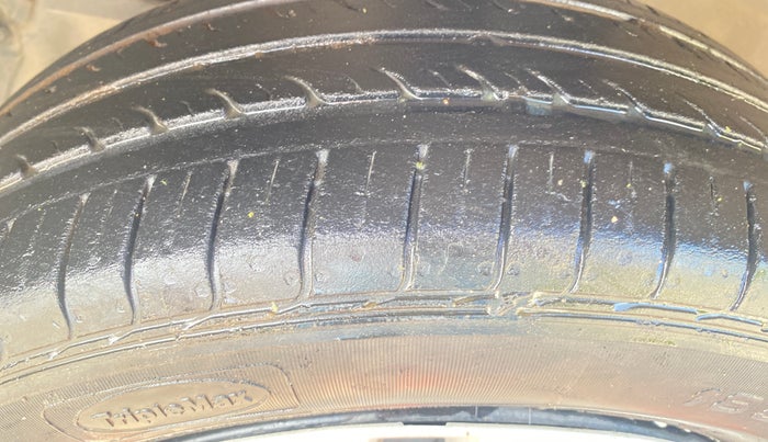 2014 Maruti Ciaz VXI+, Petrol, Manual, 1,07,012 km, Left Front Tyre Tread