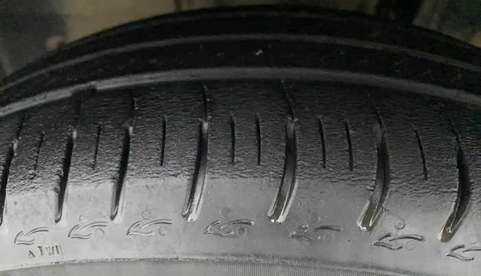 2020 Renault TRIBER RXT, Petrol, Manual, 18,125 km, Left Front Tyre Tread