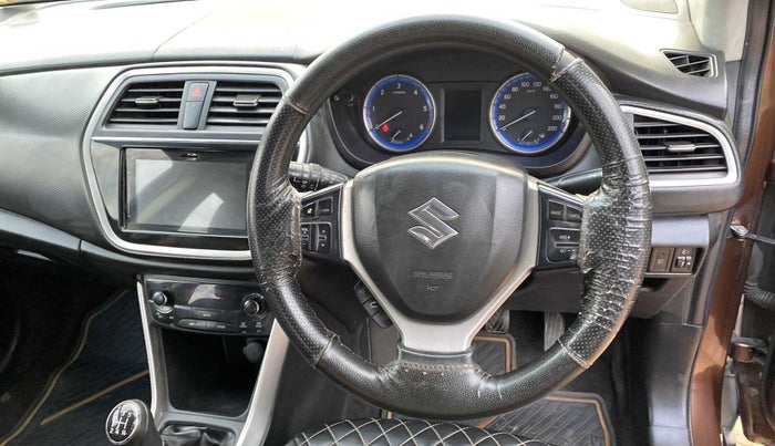 2016 Maruti S Cross ZETA 1.3, Diesel, Manual, 1,17,732 km, Steering wheel - Phone control not functional