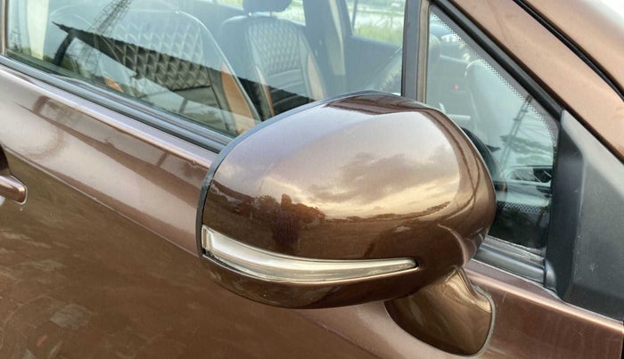 2016 Maruti S Cross ZETA 1.3, Diesel, Manual, 1,17,732 km, Right rear-view mirror - Mirror movement not proper