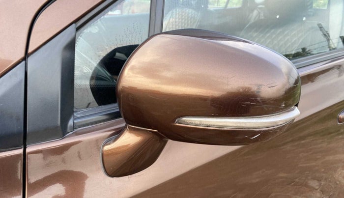 2016 Maruti S Cross ZETA 1.3, Diesel, Manual, 1,17,732 km, Left rear-view mirror - Indicator light has minor damage