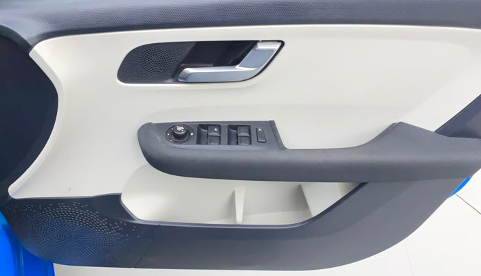 2022 Tata ALTROZ XZ PLUS I-TURBO PETROL, Petrol, Manual, 1,474 km, Driver Side Door Panels Control