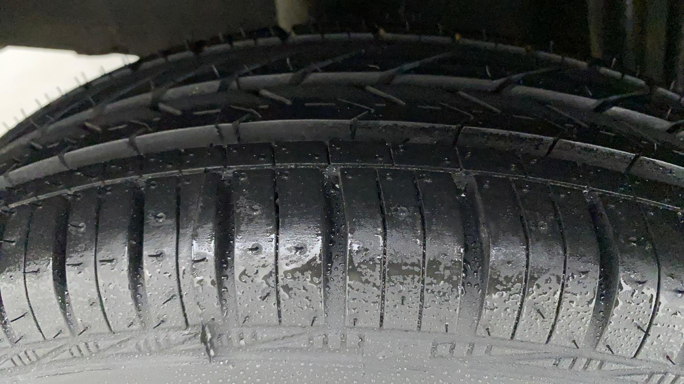 2018 Renault Kwid RXL, Petrol, Manual, 18,925 km, Right Rear Tyre Tread