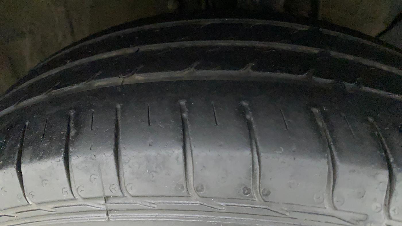 2019 Hyundai Elite i20 MAGNA PLUS 1.2, Petrol, Manual, 26,752 km, Right Front Tyre Tread