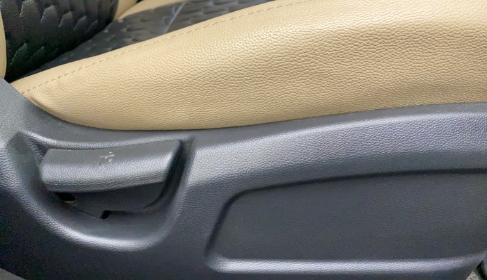 2019 Hyundai Elite i20 MAGNA PLUS 1.2, Petrol, Manual, 26,752 km, Driver Side Adjustment Panel