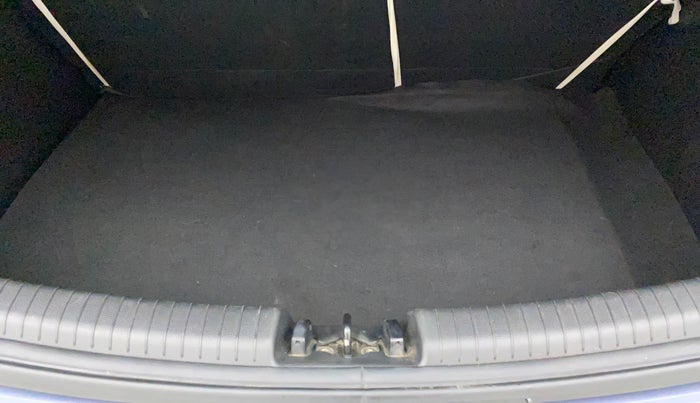 2017 Hyundai Grand i10 MAGNA 1.2 KAPPA VTVT, Petrol, Manual, 13,833 km, Boot Inside