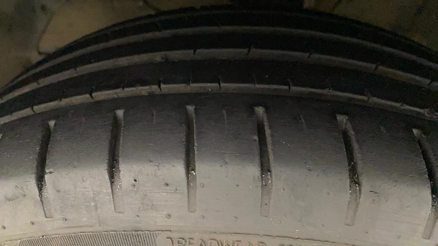 2020 Maruti Baleno ZETA PETROL 1.2, Petrol, Manual, 29,643 km, Left Front Tyre Tread